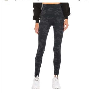 NWT SPANX Look At Me Now Seamless Leggings Heather Camo 1X